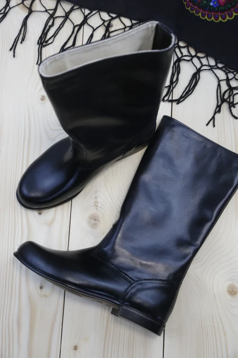 buty-meskie-ludowe-1.webp
