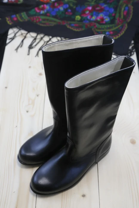 buty-meskie-ludowe-2.webp