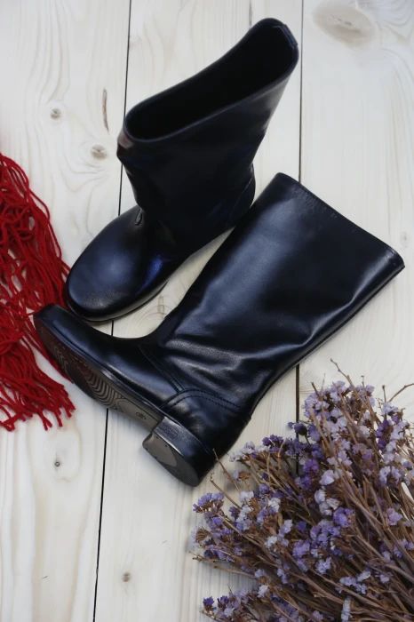 buty-chlopiece-1.webp