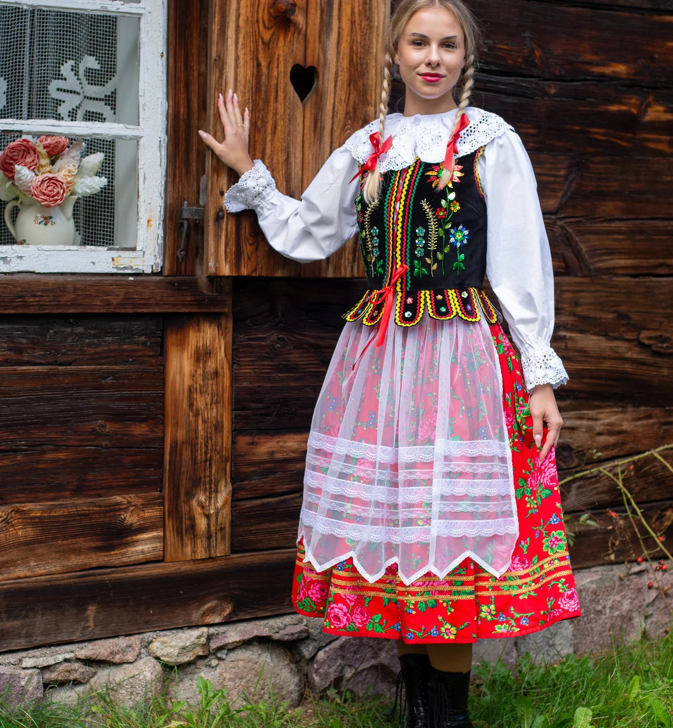Strój krakowski – bluzka, gorset, fartuch i spódnica