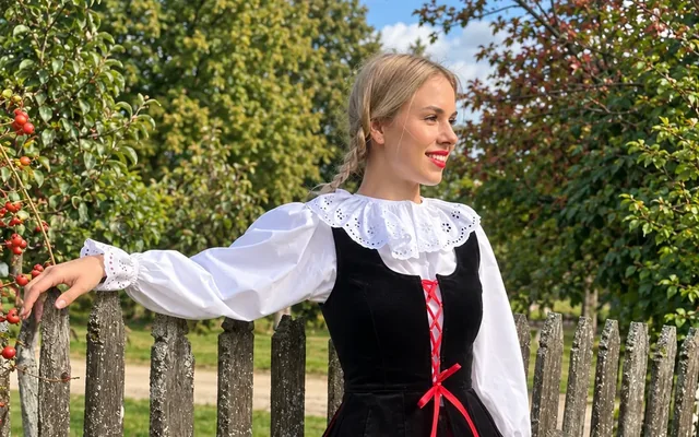 Jak wybrać gorset ludowy i z czym go nosić? Praktyczny poradnik